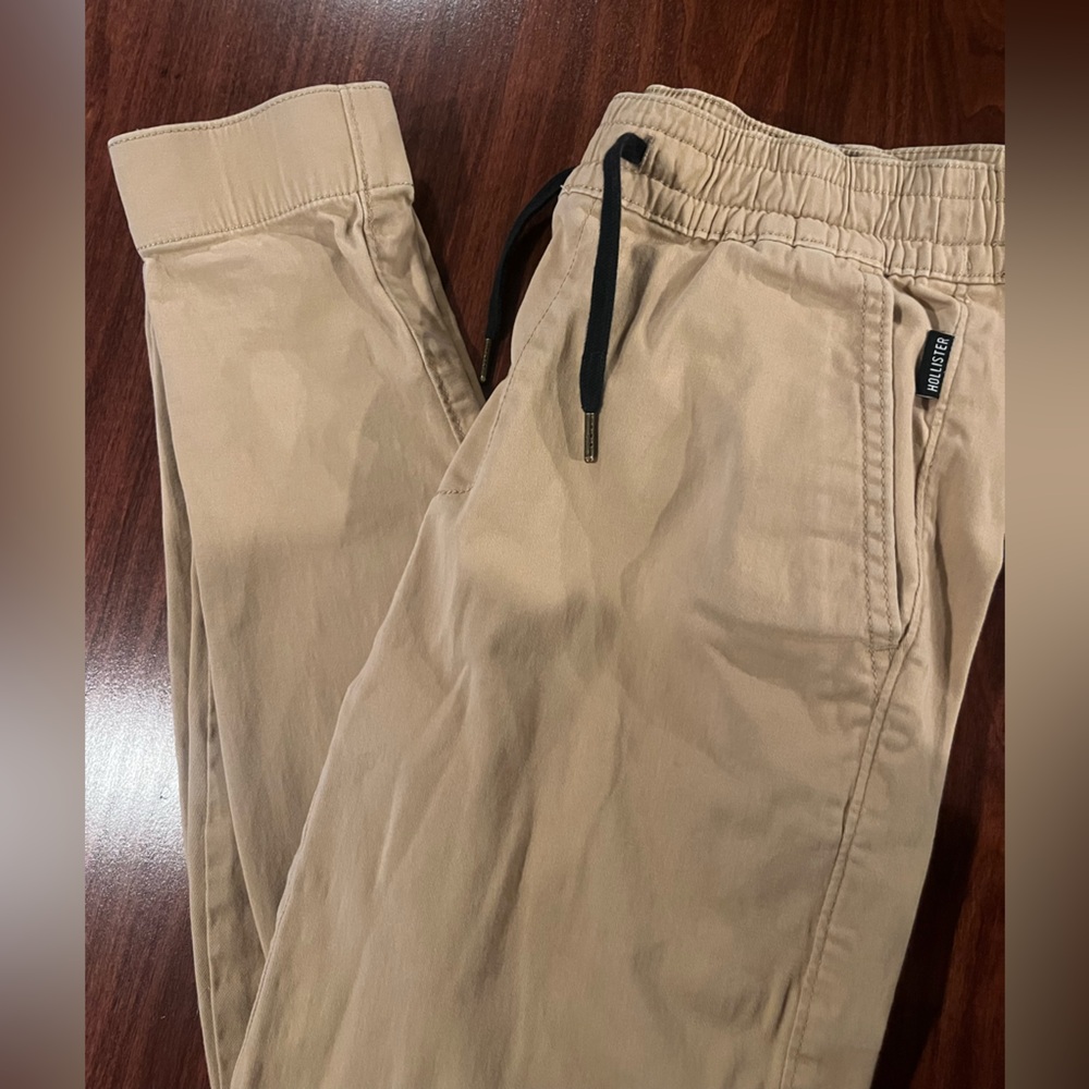 Men’s khaki joggers